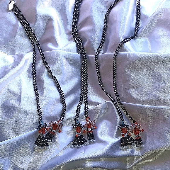 SUPERCUTE Beaded Mexican couple in sombreros necklaces 25 each or three for 60 - Picture 4 of 5